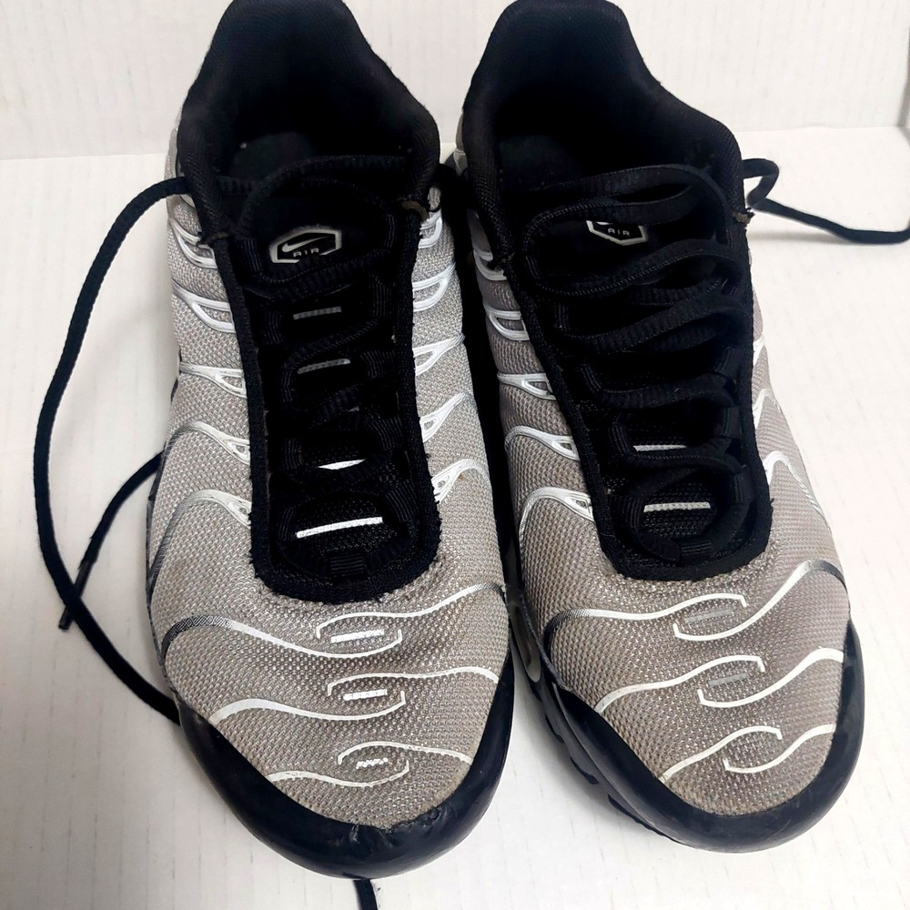 Nike TN Air Max Shoes Youth‎ 4 Y Silver Black Athletic Lace Up Comfort Textured